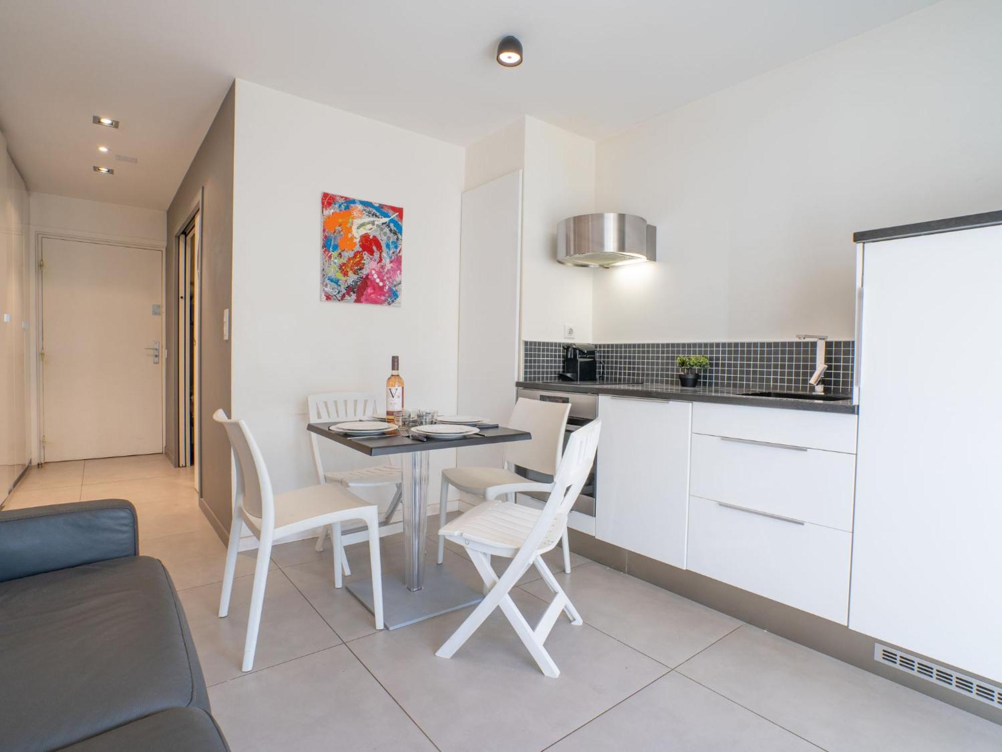 Les Pieds Dans L'eau By Interhome